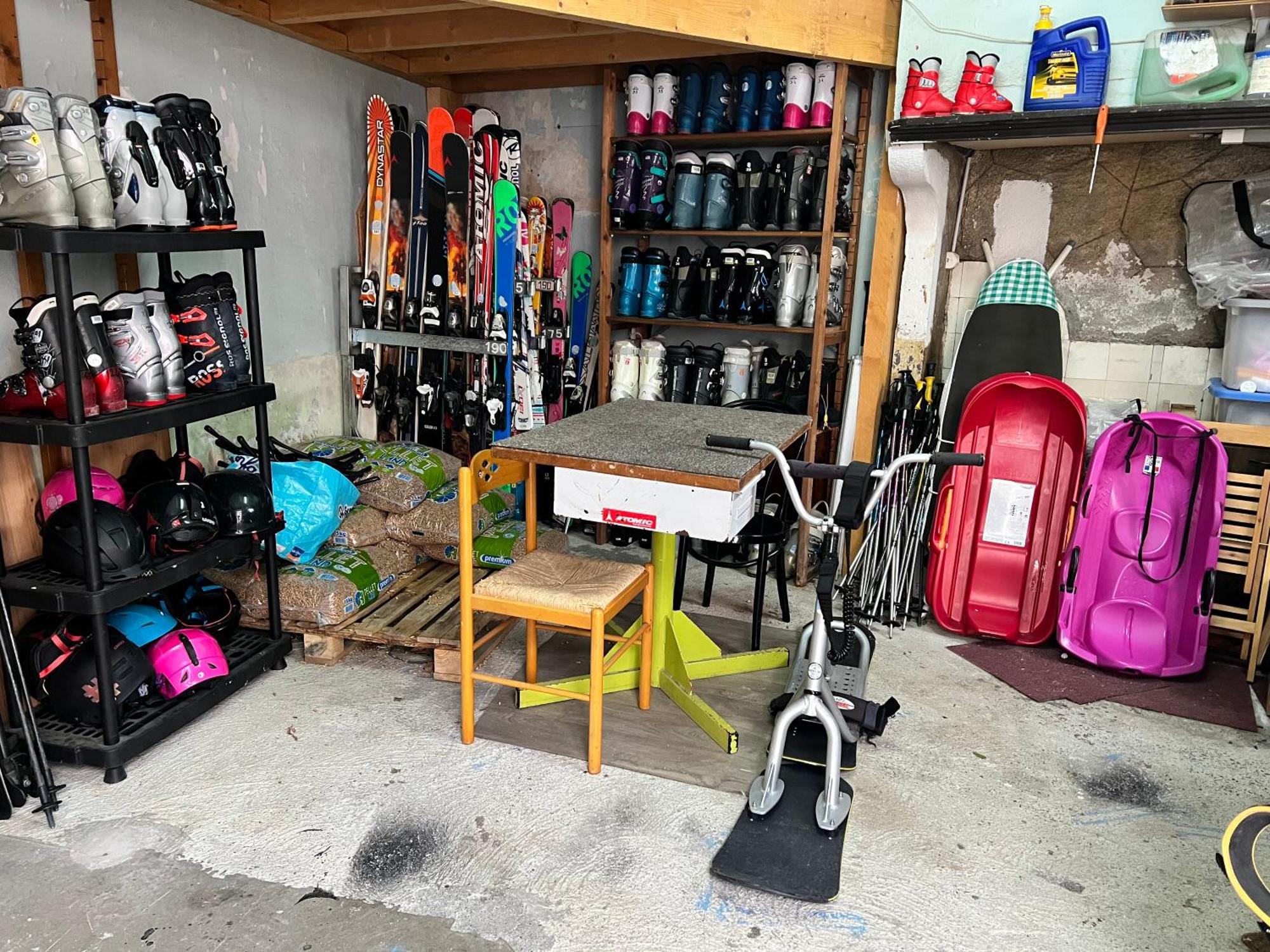 L'Astazou "Pret Gracieux Du Materiel De Ski" Au Studio Luz-Saint-Sauveur Kültér fotó