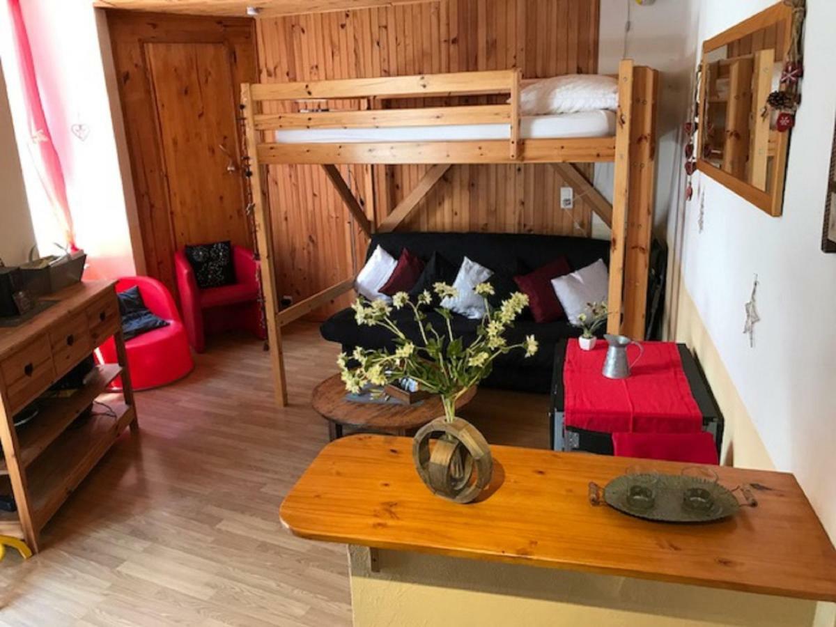 L'Astazou "Pret Gracieux Du Materiel De Ski" Au Studio Luz-Saint-Sauveur Kültér fotó